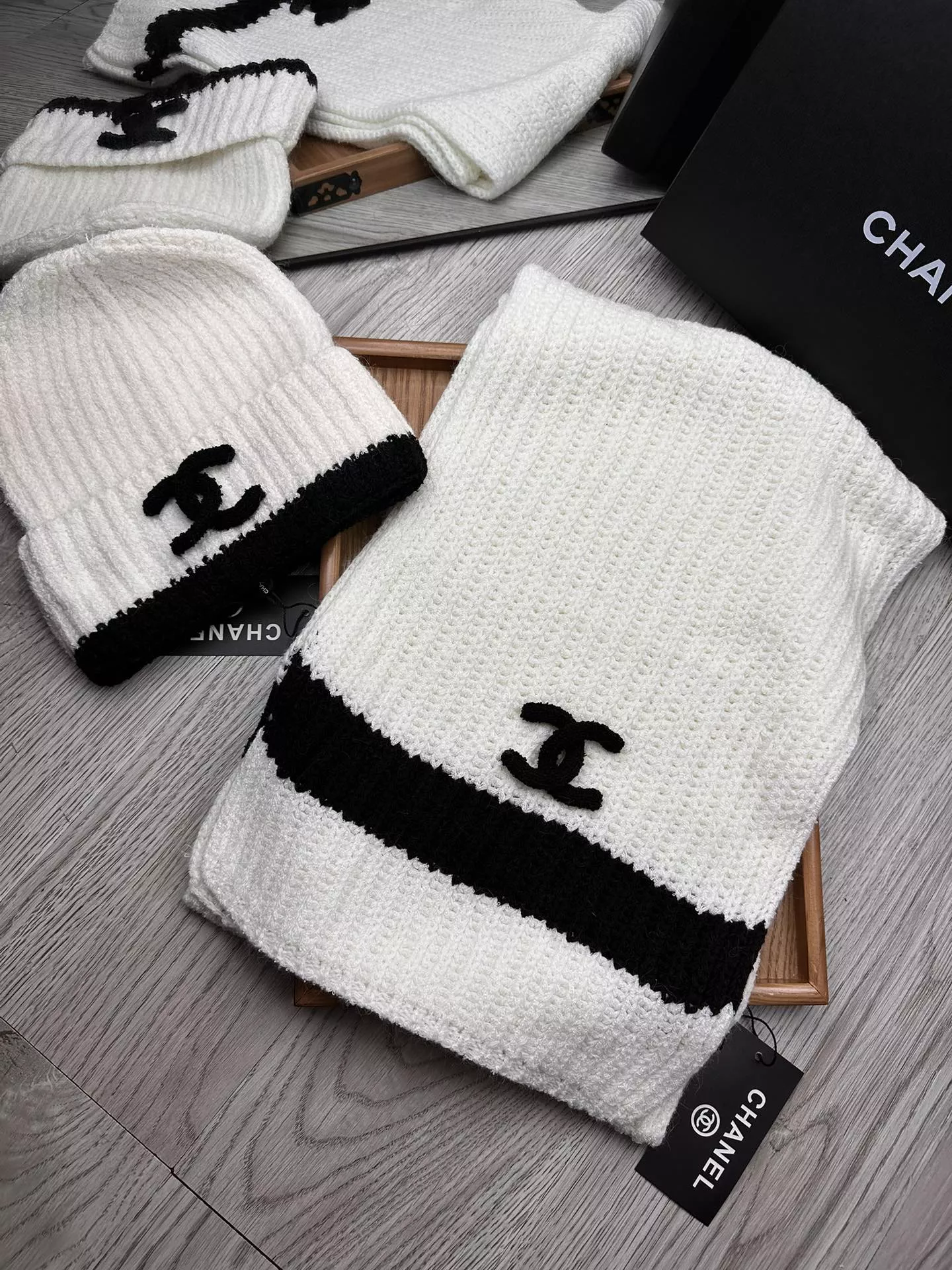 chanel hat and echapres set s_127a6051